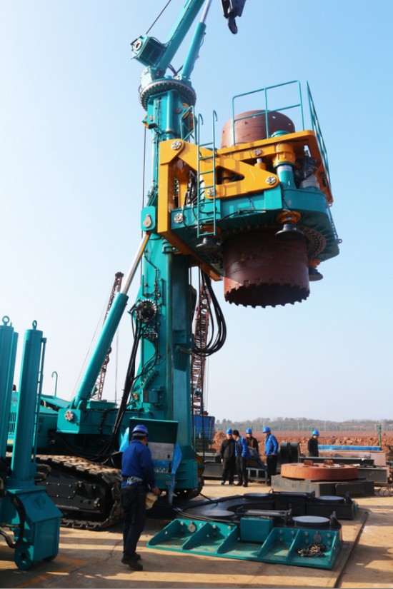 喜訊！山河智能SWRC170自行式全回轉(zhuǎn)全套管鉆機(jī)獲湖南省首臺(tái)(套)重大技術(shù)裝備產(chǎn)品獎(jiǎng)勵(lì)！